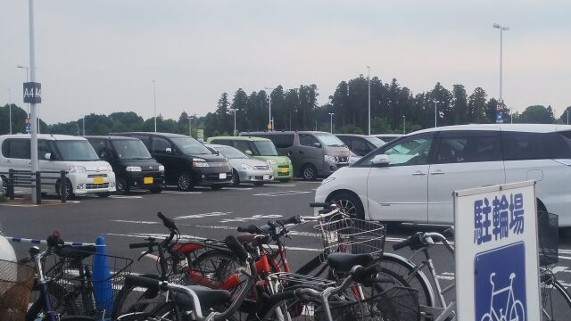 バイクは駐車場と駐輪場どっち？